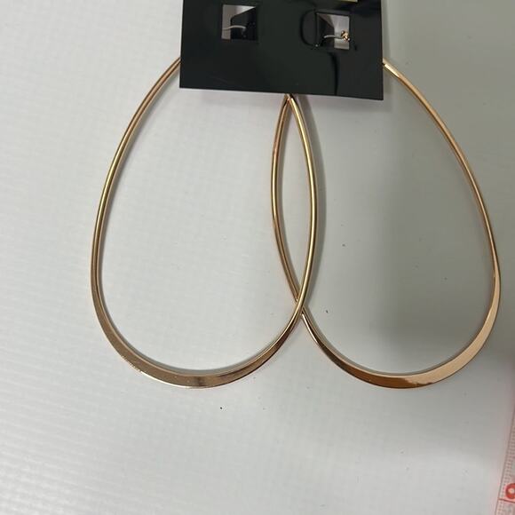 BCBGeneration NWT BIG BANGLE EARRINGS‎ - Picture 3 of 5